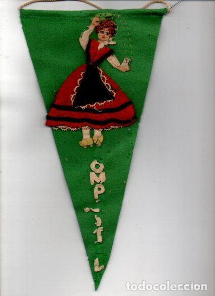 Fanions de collection: V48378: Banderin de fieltro con mujer con traje regional de Galicia