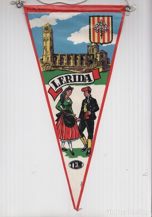 Bandierine di collezione: BANDERIN: TEM LERIDA - Ilustracion de la SEU VELLA, Trajes tipicos y escudo de la localidad - JOAN
