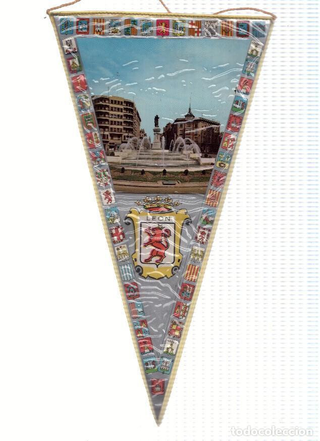 Bandierine di collezione: BANDERIN: LEON - Plaza y Fuente de SANTO DOMINGO - Varios