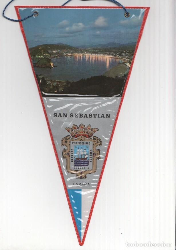 Bandierine di collezione: BANDERIN: SAN SEBASTIAN - Vista Aerea Nocturna de la Playa de la Concha y escudo - Varios