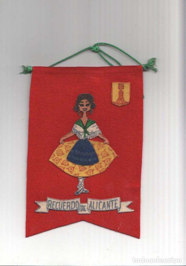 Bandierine di collezione: BANDERIN: RECUERDO DE ALICANTE: Traje tipico de Alicantina y escudo. (DE FIELTRO) - VARIOS