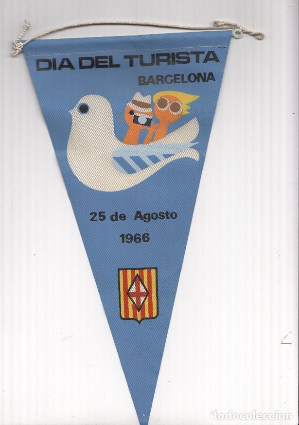 Sammlung von Wimpeln: BANDERIN: BARCELONA - DIA DEL TURISTA, 25 de Agosto de 1966 y escudo de la localidad - VARIOS