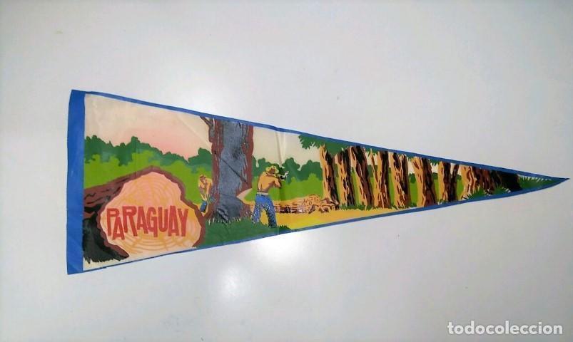 Sammlung von Wimpeln: BANDERIN: PARAGUAY - Escena de le&ntilde;adores paraguayos talando un arbol en el bosque. - VARIOS