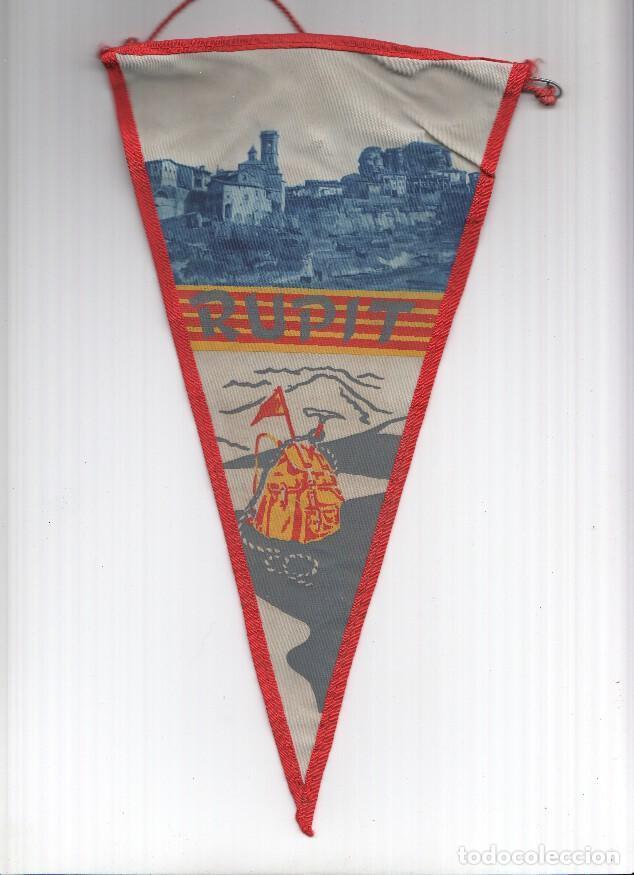 Bandierine di collezione: BANDERIN: RUPIT - Fotografia exterior de la localidad e ilustracion de mochila de monta&ntilde;a - VARIOS