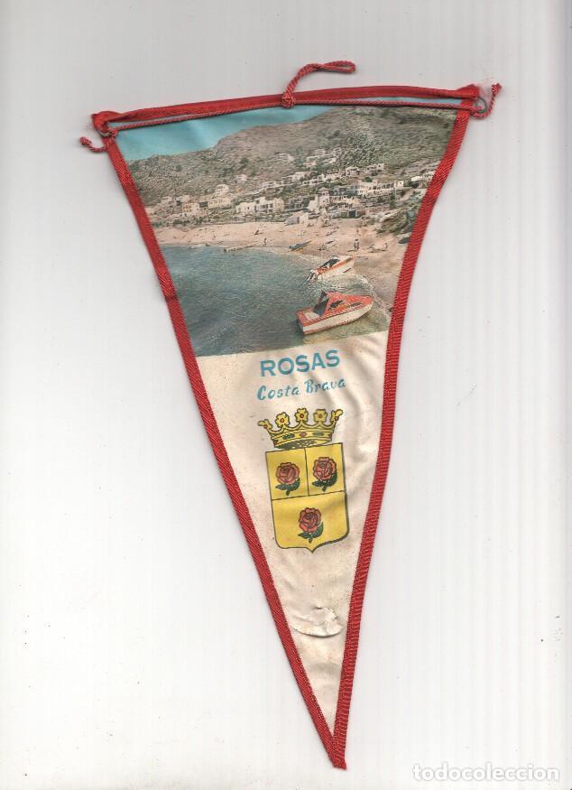 Fanions de collection: BANDERIN: ROSAS (Costa Brava) - Foto del pueblo desde la costa y escudo. - VARIOS