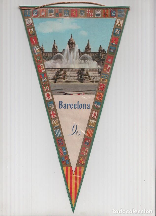 Fanions de collection: Banderin: BARCELONA - Imagen de las Fuentes de Montjuic y Palau Nacional - Varios
