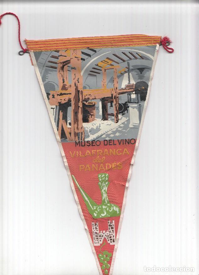 Fanions de collection: BANDERIN: VILAFRANCA DEL PENEDES - Ilustracion del MUSEO DEL VINO de Vilafranca con porron - VARIOS