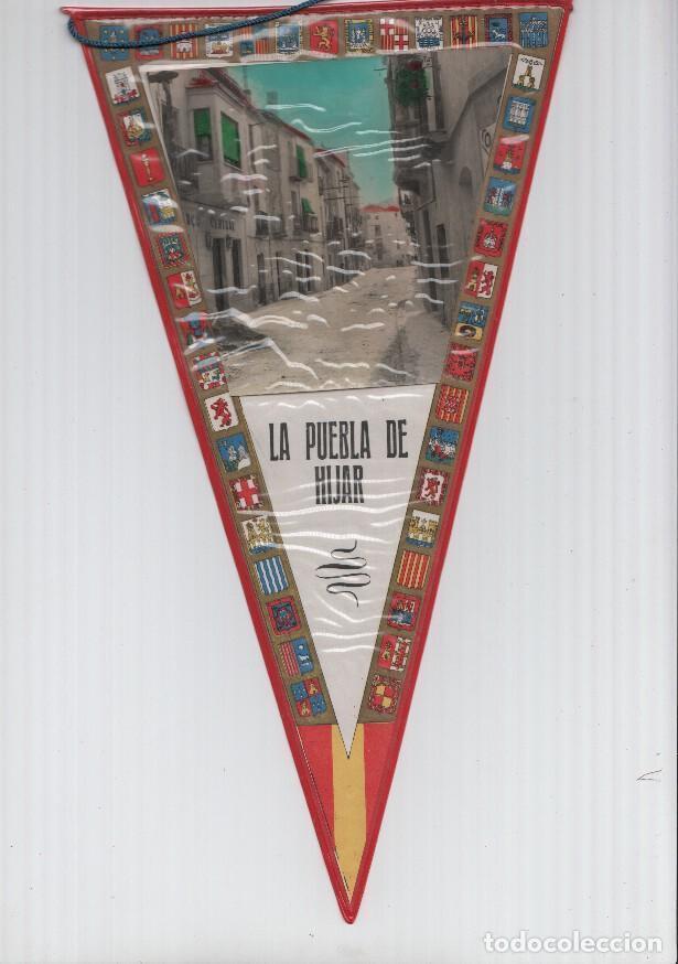 Fanions de collection: BANDERIN: LA PUEBLA DE HIJAR, Teruel - Imagen calle tipica de la localidad - VARIOS