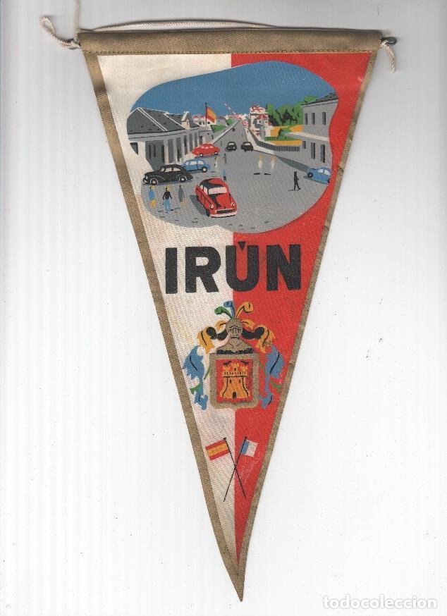 Fanions de collection: BANDERIN: IRUN - Escudo y vista de la Frontera con Francia del Puente Internacional de Irun - VARIOS