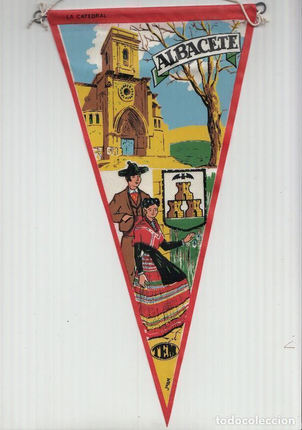 Sammlung von Wimpeln: BANDERIN: TEM ALBACETE - Ilustracion de la CATEDRAL DE ALBACETE, Trajes tipicos y escudo de la local