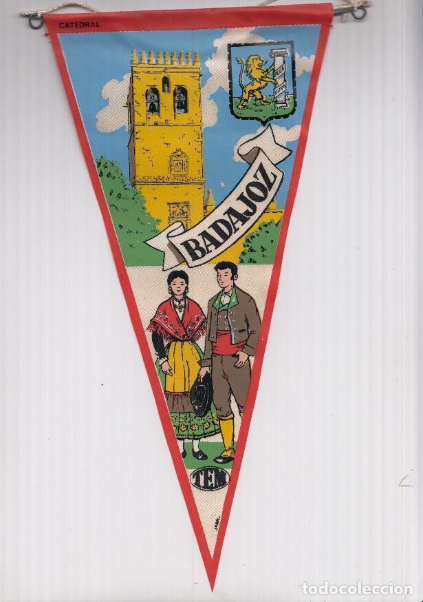 Sammlung von Wimpeln: BANDERIN: TEM BADAJOZ- Ilustracion de la CATEDRAL DE BADAJOZ, Trajes tipicos y escudo de la localida