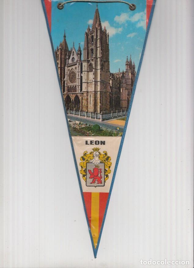 Sammlung von Wimpeln: Banderin: LEON - Imagen exterior de la Catedral de Leon y escudo de la localidad - Varios