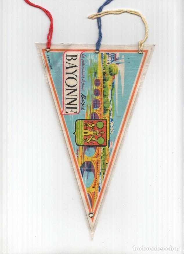 Sammlung von Wimpeln: BANDERIN: BAYONNE/BAYONA - Ilustracion de escudo, localidad y bailes tipicos de Bayona (Ambas Caras)