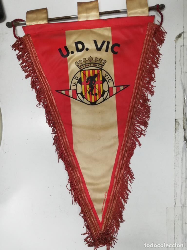 Fanions de collection: Banderin: U.D. VIC -