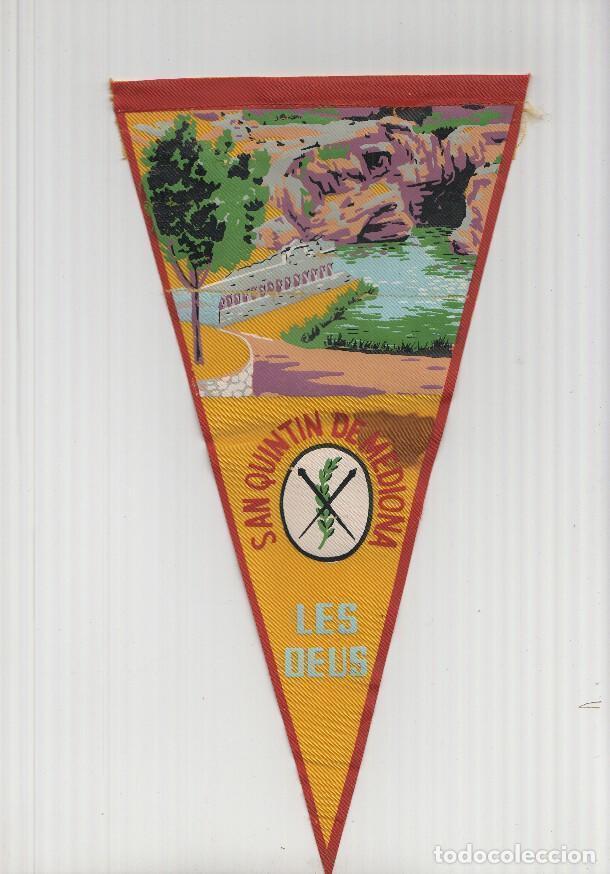 Fanions de collection: BANDERIN: SAN QUINTIN DE MEDIONA, Barcelona - Ilustracion de la fuente de Les Deus y escudo - VARIO