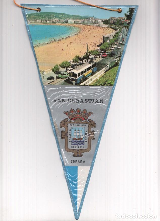 Collection pennants: BANDERIN: SAN SEBASTIAN - Imagen de la Playa de La Concha con Autobus de los 70 y escudo de la local