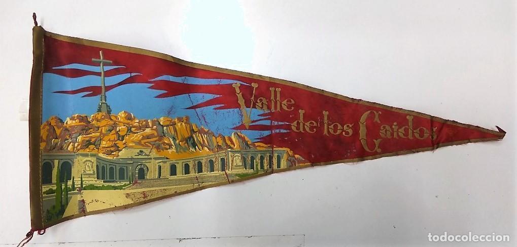 Fanions de collection: Banderin: EL VALLE DE LOS CAIDOS - Ilustracion del Valle de los caidos con letras doradas - Varios