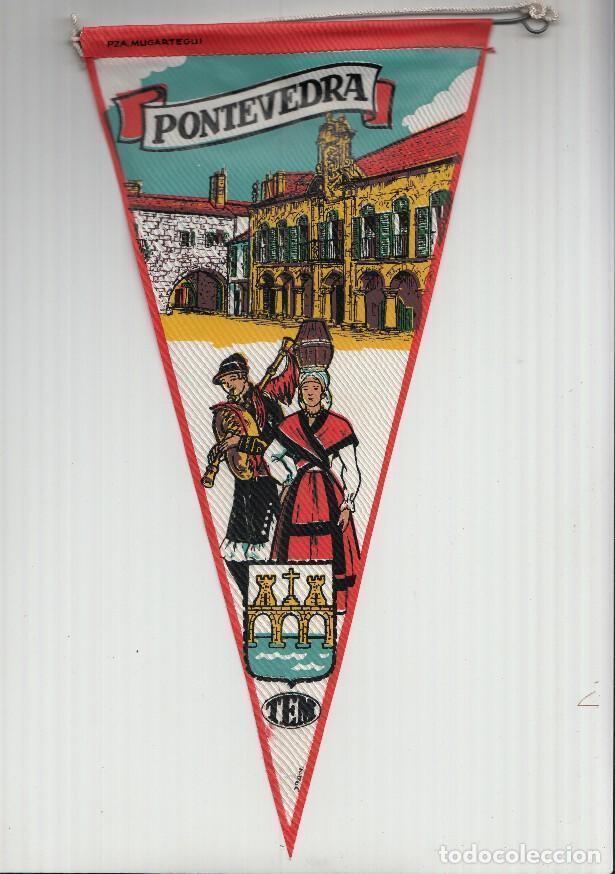 Fanions de collection: BANDERIN: TEM PONTEVEDRA- Ilustracion de la PLAZA MUGARTEGUI, Trajes tipicos y escudo de la localida
