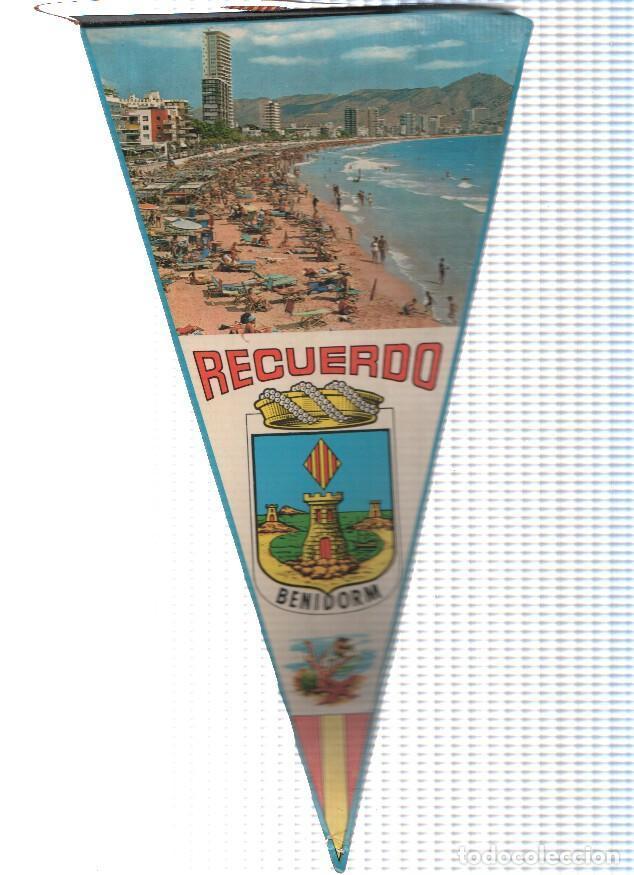 Fanions de collection: Banderin: BENIDORM, Alicante - Vista de la playa de Benidorm y escudo de la localidad - Varios