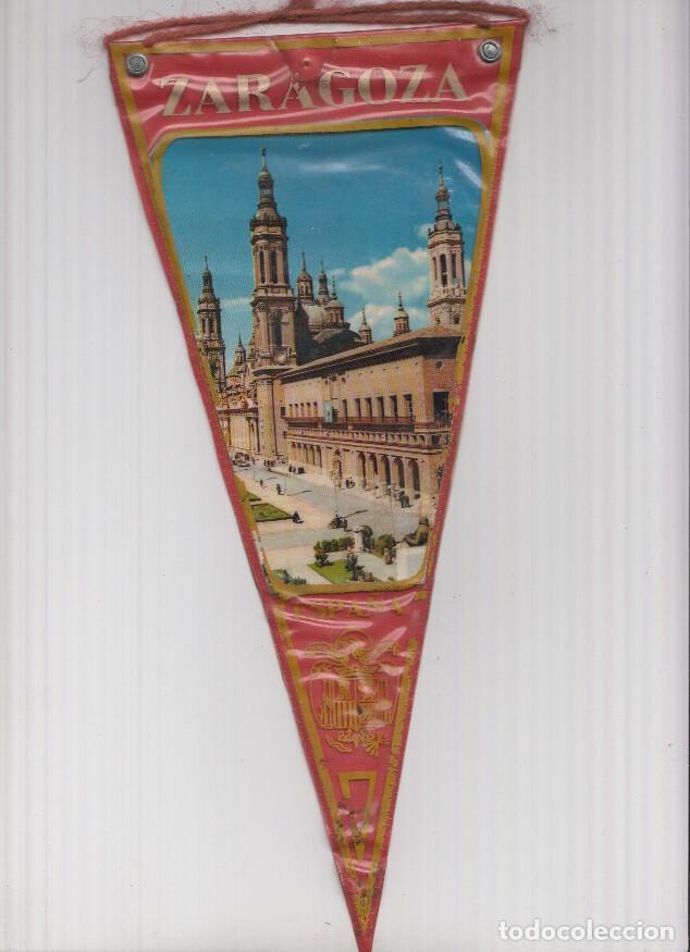Fanions de collection: Banderin: ZARAGOZA - Imagen exterior de la Basilica desde esquina calle Damian Forment - VARIOS