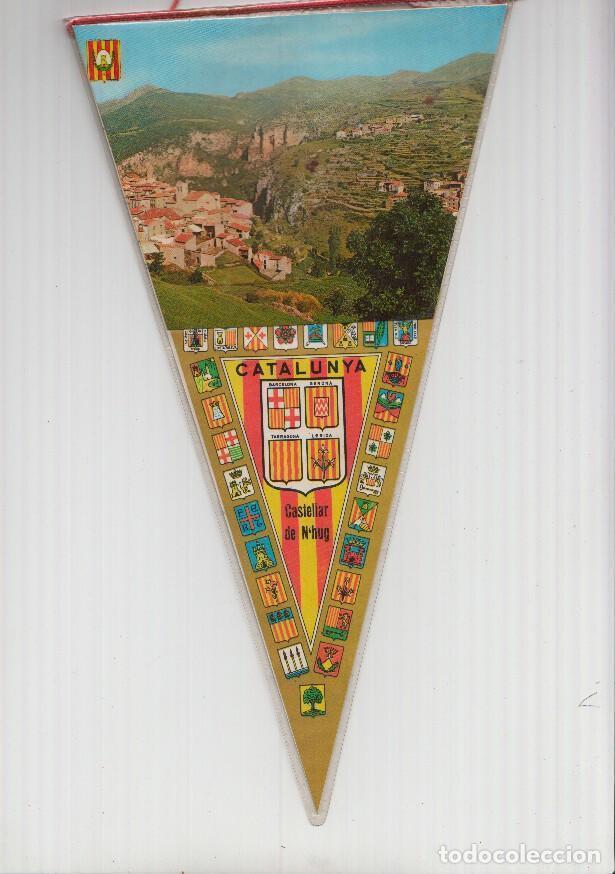 Fanions de collection: BANDERIN: CASTELLAR DE N,HUG, Barcelona - Imagen aerea de la Localidad con escudo de las 4 provincia