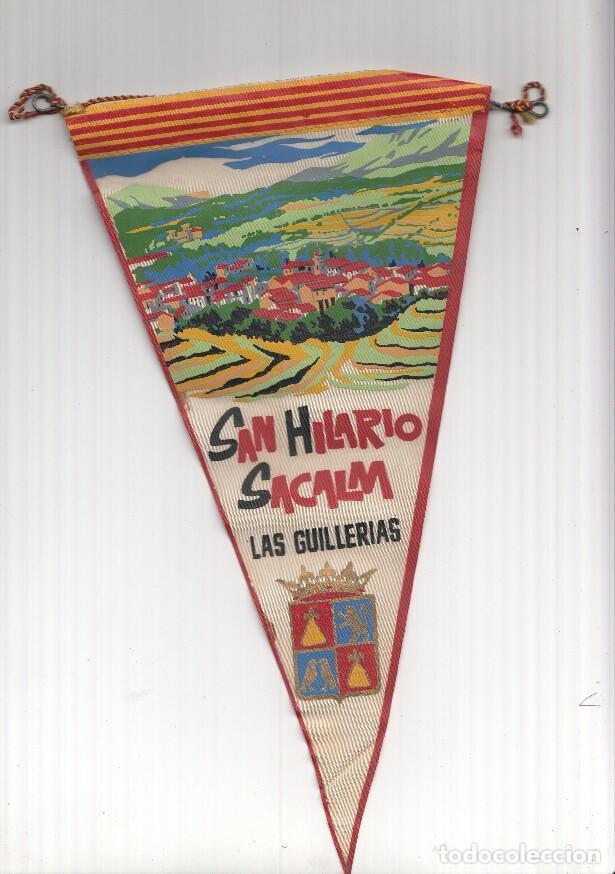 Fanions de collection: BANDERIN: SANT HILARI SACALM - Ilustracion de la localidad desde LES GUILLERIES, y escudo de la loca