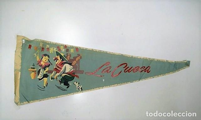 Fanions de collection: BANDERIN: CHILE : BAILE DE LA CUECA, con chilenos con trajes tipicos - VARIOS