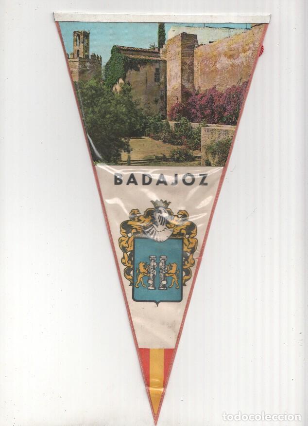 Fanions de collection: BANDERIN: BADAJOZ - Foto de la Muralla de BADAJOZ y escudo de la localidad - VARIOS