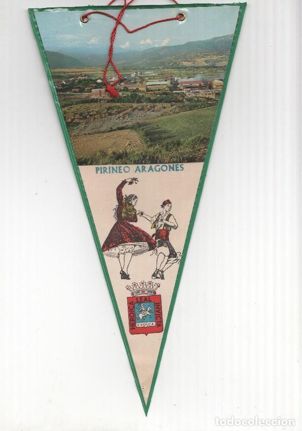 Fanions de collection: BANDERIN: PIRINEO ARAGONES: Pueblo del Pirineo Aragones - Se desconoce poblacion - VARIOS
