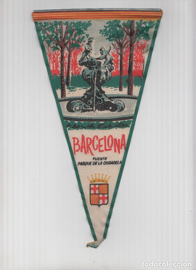 Fanions de collection: Banderin: BARCELONA- Ilustracion de Fuente de Jarron con Ni&ntilde;os y Flores de Reynes en el Parc de La C