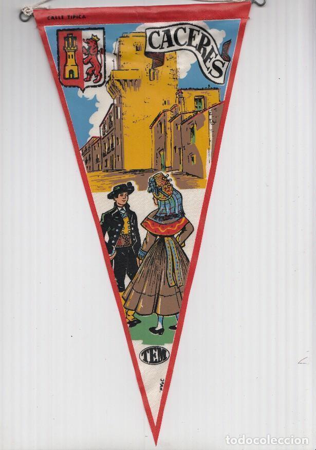 Fanions de collection: BANDERIN: TEM CACERES - Ilustracion de CALLE TIPICA DE CACERES, Trajes tipicos y escudo de la locali