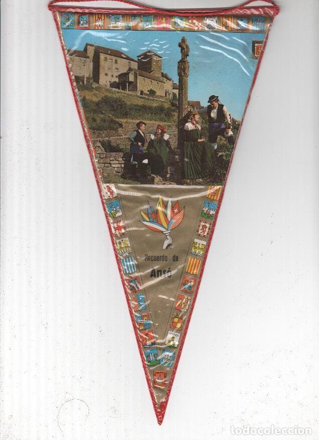 Fanions de collection: BANDERIN: ANSO, Huesca - Vista de la localidad con trajes tipicos en la Cruz de Veral - VARIOS