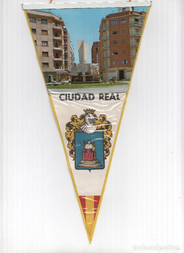 Bandierine di collezione: BANDERIN: CIUDAD REAL - Imagen de Fuente/Monumento de Ciudad Real y escudo - Varios