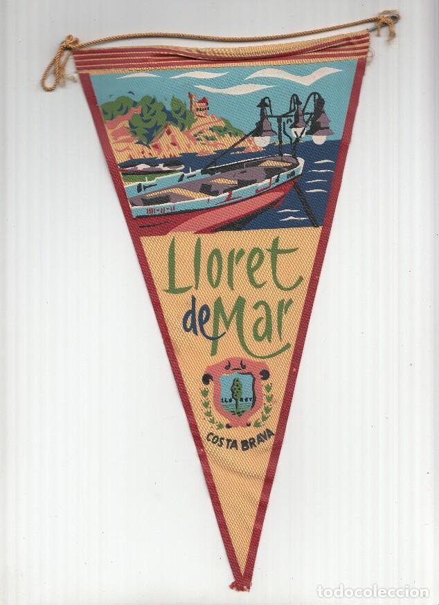 Fanions de collection: BANDERIN: LLORET DE MAR - Ilustracion de la playa con barca de pescadores y escudo de la localidad -