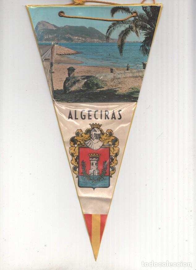 Fanions de collection: BANDERIN: ALGECIRAS - Foto de la playa de Algeciras con Pe&ntilde;on de Gibraltar al Fondo y escudo - VARIO
