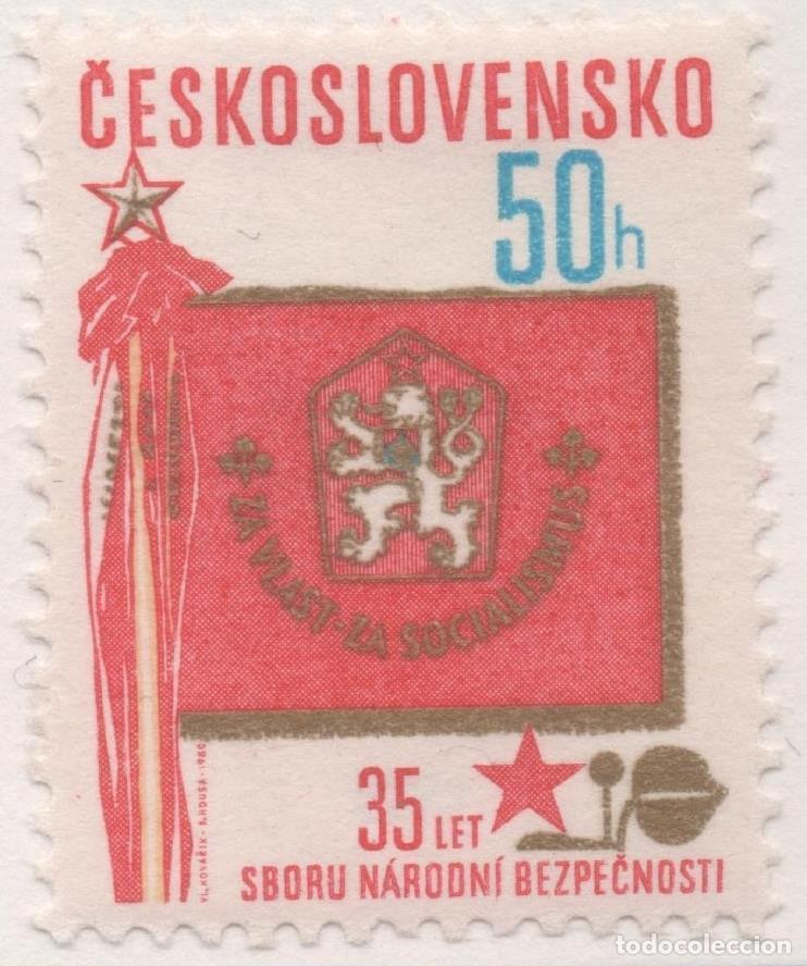 Bandierine di collezione: Sello E02115: hoja 150, Checoslovaquia: Sello Rojo y dorado, dentado. XXXV Aniv de Cuerpo Nacional d