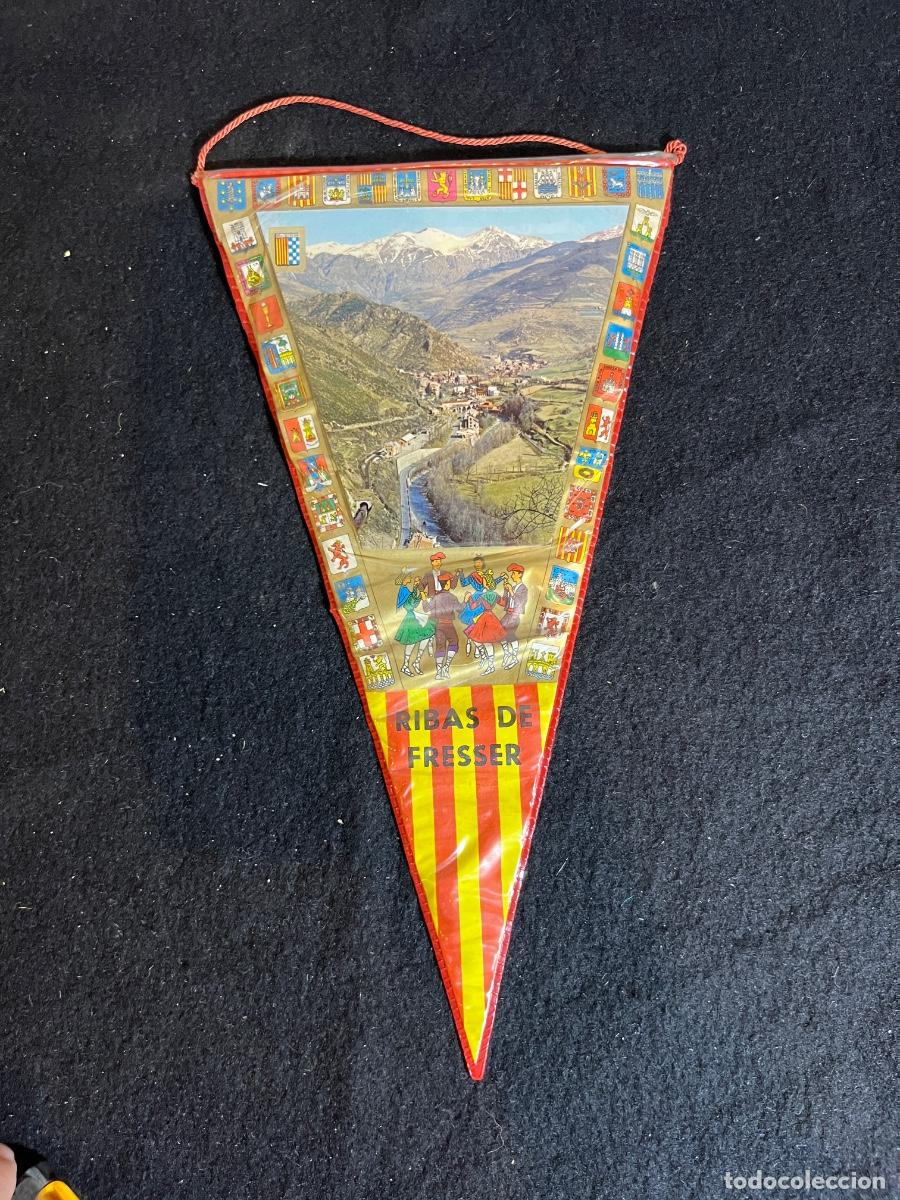 Banderines de colecci&oacute;n: Bander&iacute;n Ribas de Fresser vintage Ripoll&egrave;s Pirineo Catalu&ntilde;a a&ntilde;os 60 70