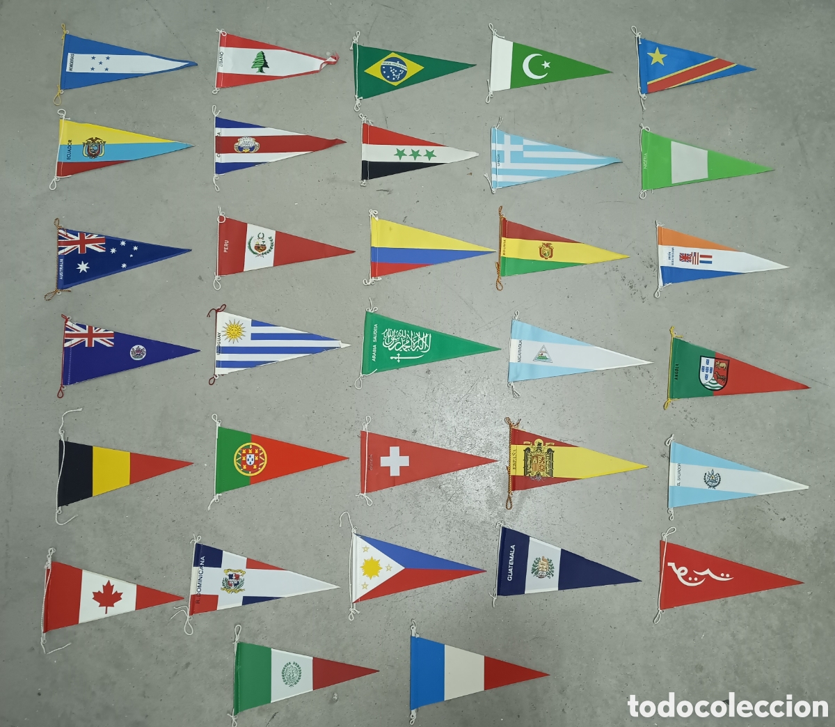 Banderines de colecci&oacute;n: LOTE 32 BANDERINES DEL MUNDO, DIFERENTES PA&Iacute;SES (FERRER INTERNACIONAL).