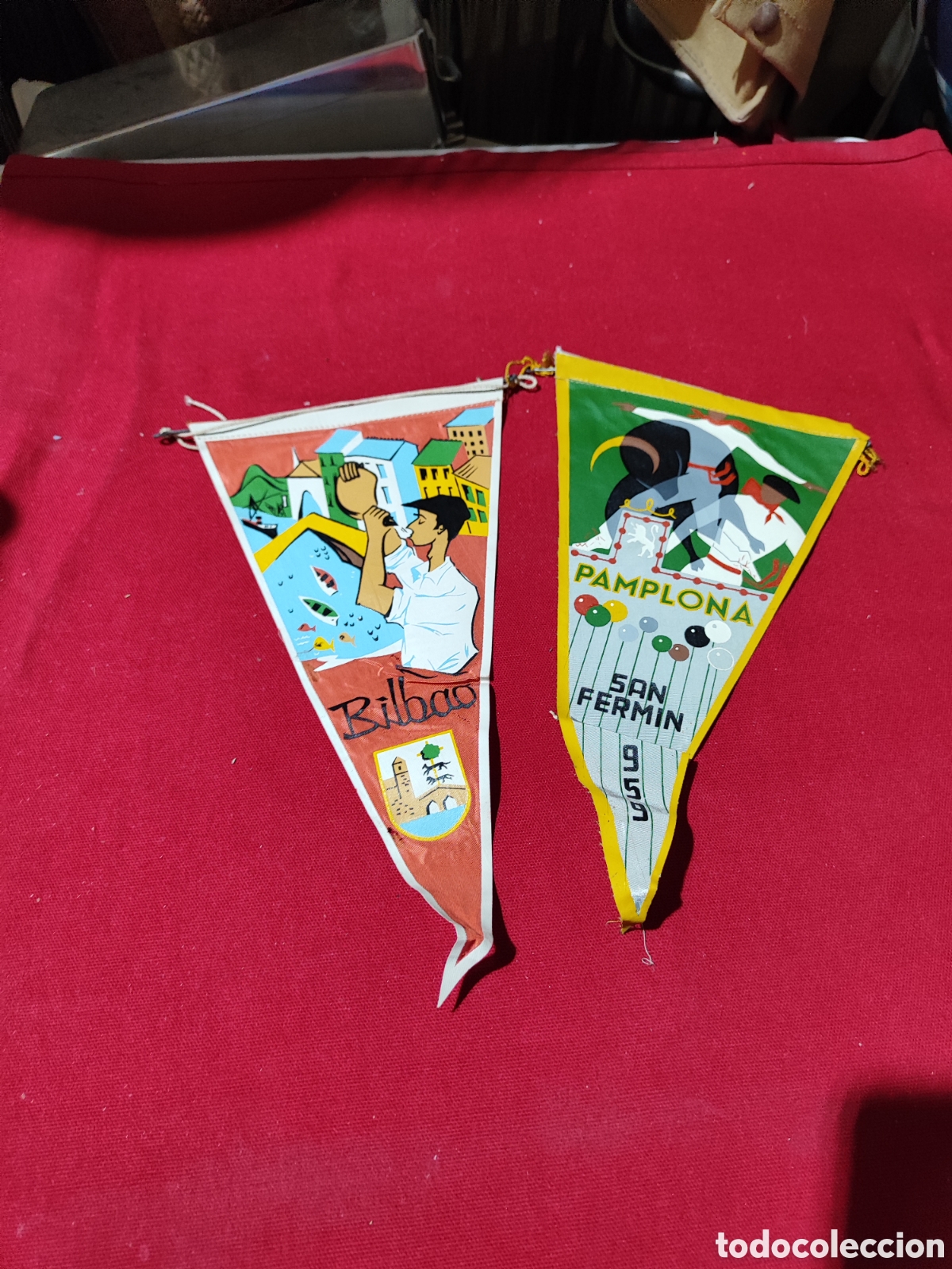 Banderines de colecci&oacute;n: Pareja de banderines de Bilbao y Pamplona 1959