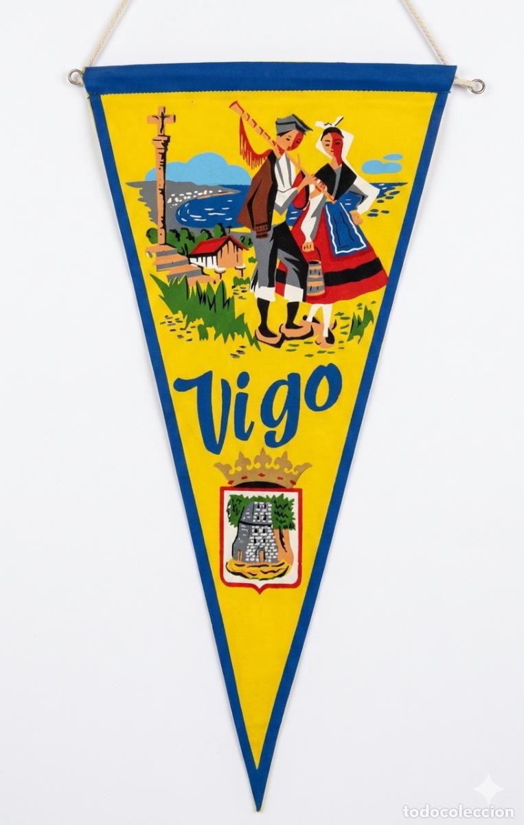 Banderines de colecci&oacute;n: Vigo - Galicia - Traje Regional y Escudo - Bander&iacute;n vintage