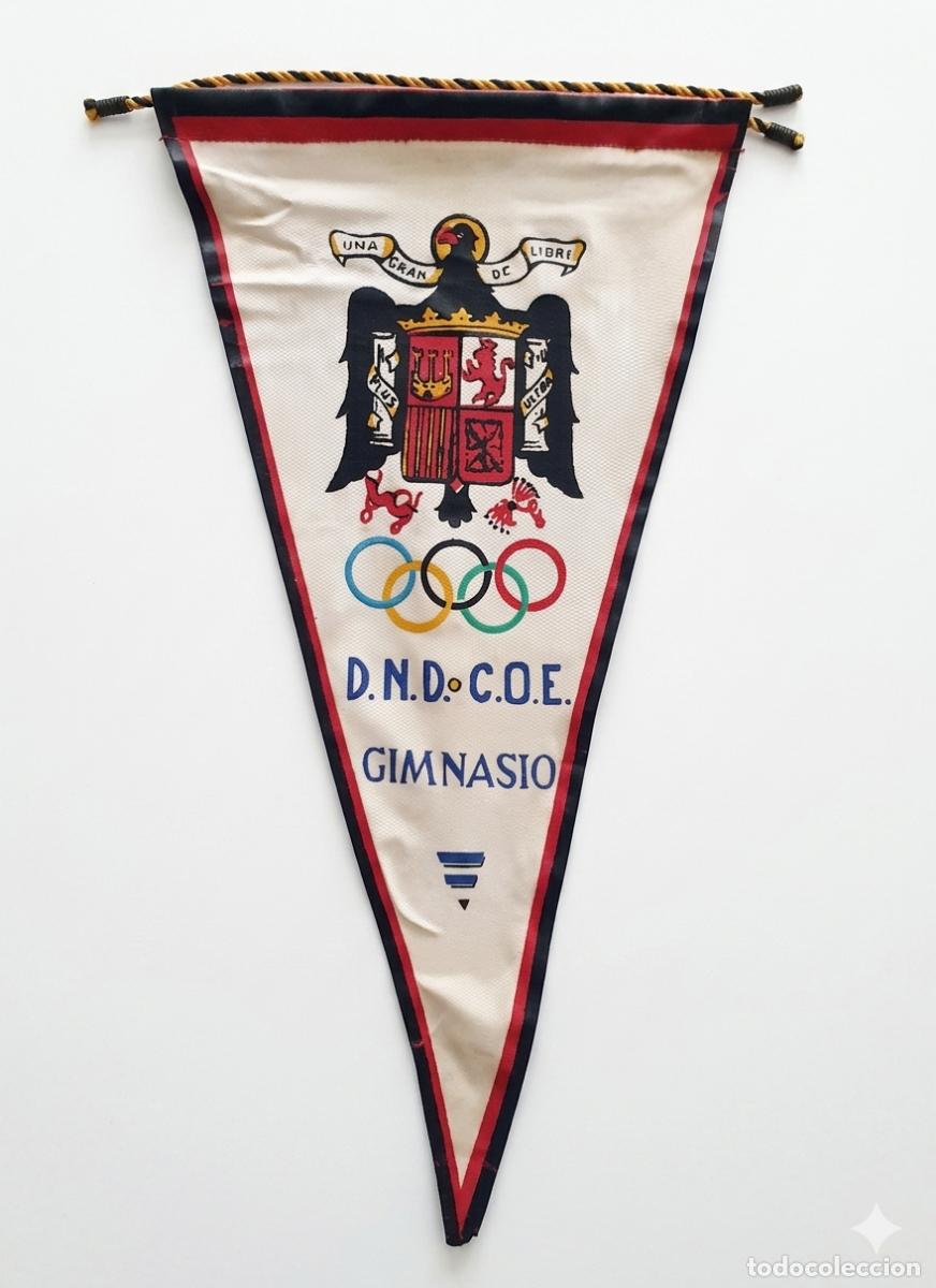 Banderines de colecci&oacute;n: Delegaci&oacute;n Nacional de Deportes (D.N.D.) y el Comit&eacute; Ol&iacute;mpico Espa&ntilde;ol (C.O.E.) - Bander&iacute;n vintage