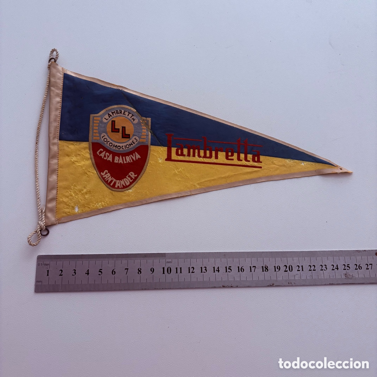 Banderines de colecci&oacute;n: Antiguo banderin a&ntilde;os 1950-1960 ciclomotores Lambretta Casa Balriva santander