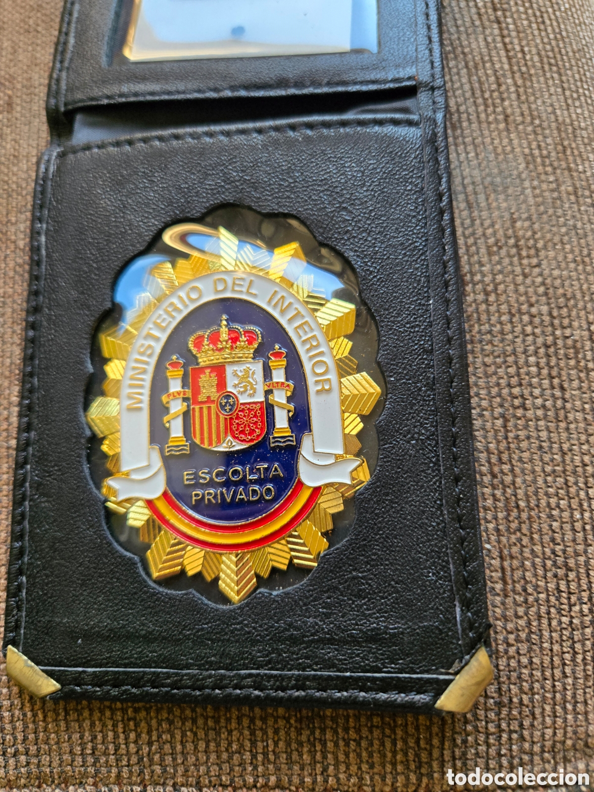 Banderines de colecci&oacute;n: Cartera piel con placa Escolta privado