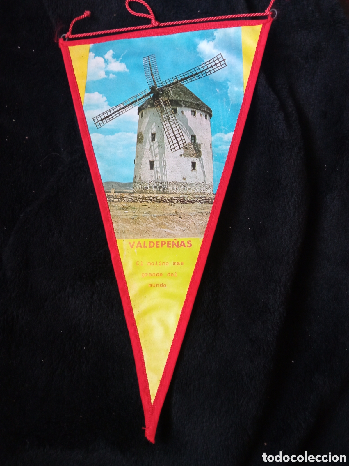 Banderines de colecci&oacute;n: Antiguo banderin, Valdepe&ntilde;as, mide 25 cm de altura