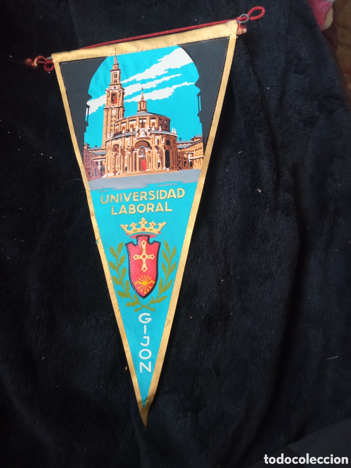 Banderines de colecci&oacute;n: Antiguo banderin, Universidad Laboral de Jijon, mide 26 cm de altura