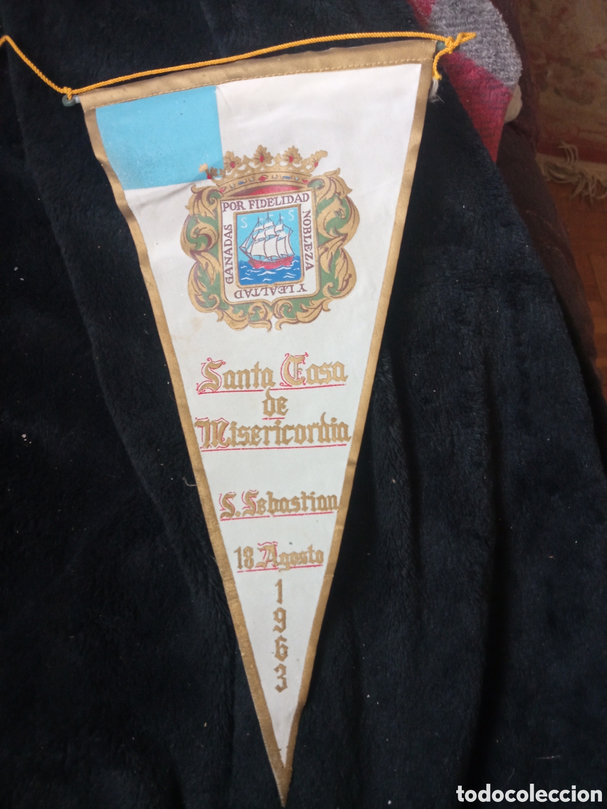 Banderines de colecci&oacute;n: Antiguo banderin, San Sebasti&aacute;n, Santa Casa de Misericordia de 1963, mide 27,5 cm de altura