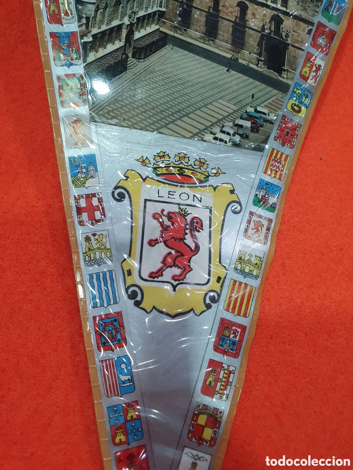 Banderines de colecci&oacute;n: Banderin Le&oacute;n. (L64) - Foto 2