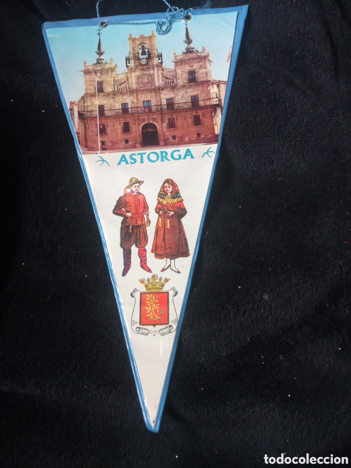 Banderines de colecci&oacute;n: Antiguo banderin de Astorga, mide 27 cm de altura