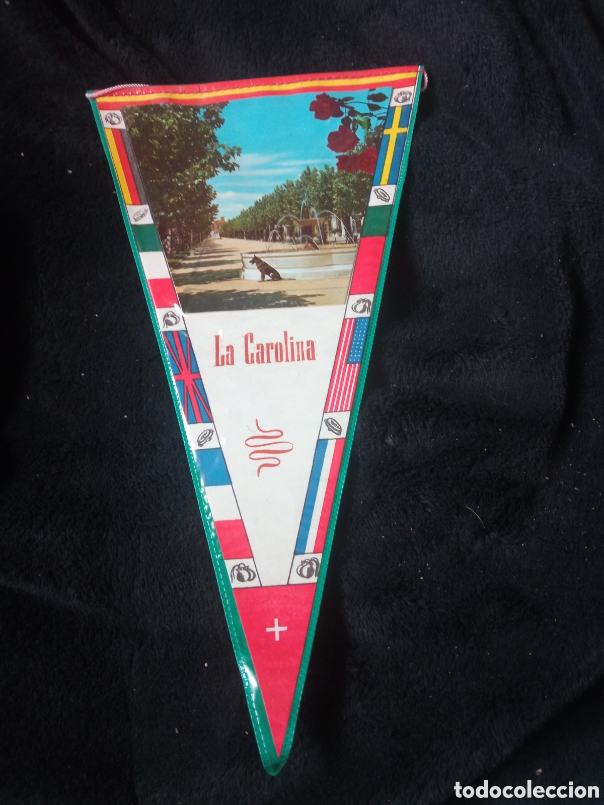 Banderines de colecci&oacute;n: Antiguo banderin, La Carolina, mide 28,5 cm de altura