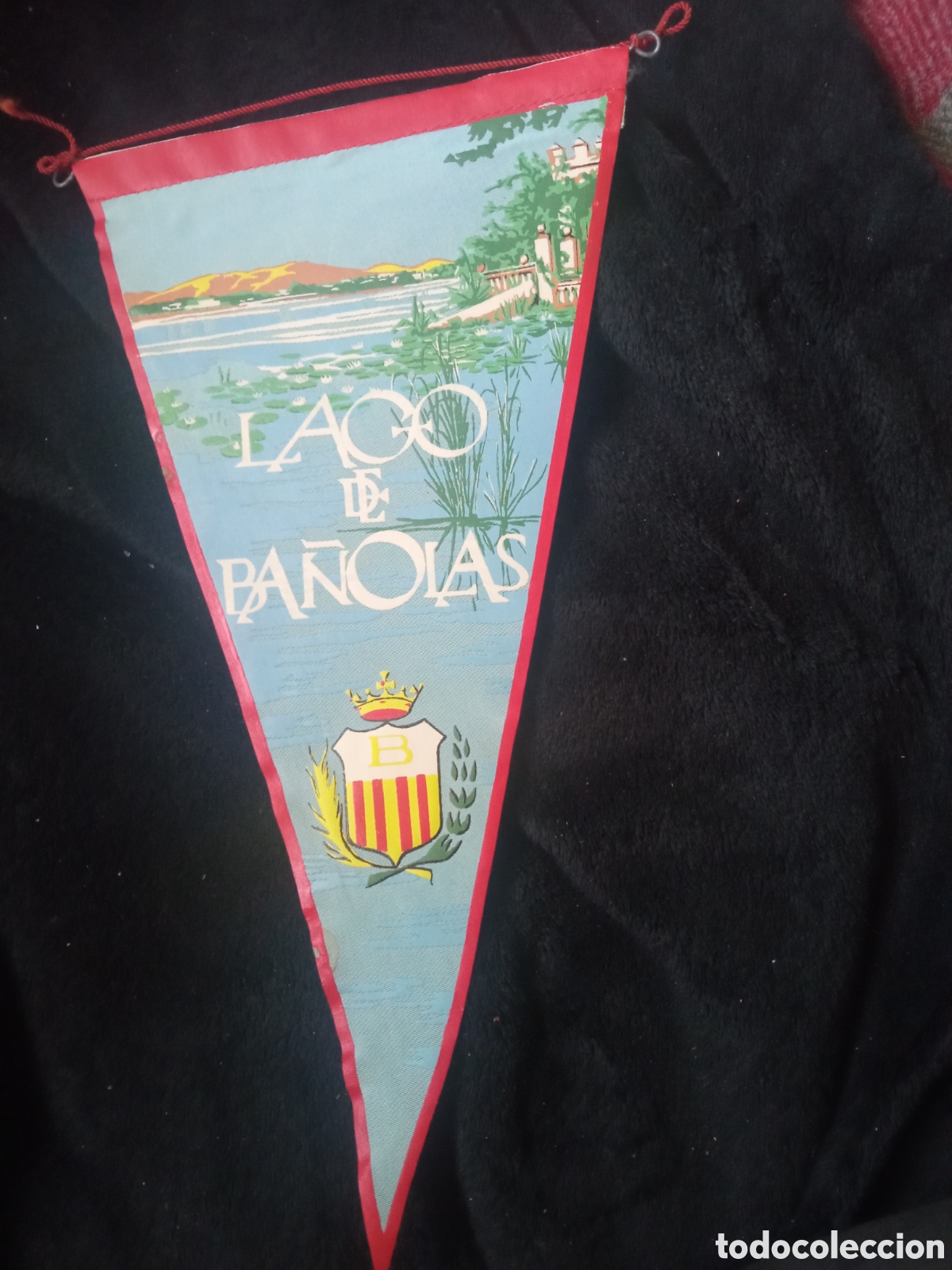 Banderines de colecci&oacute;n: Antiguo banderin, Lago de Ba&ntilde;olas, mide 27 cm de altura